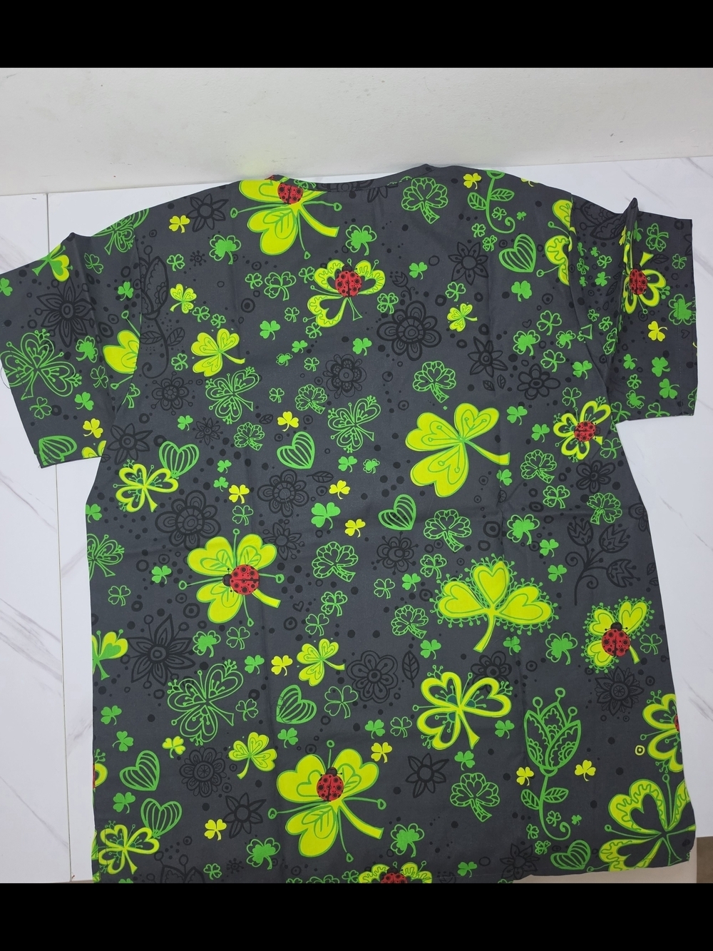 Butter-Soft Scrub Top Size Med - Picture 2 of 3